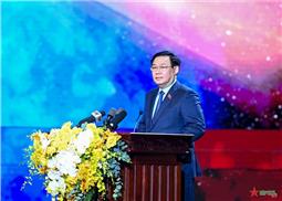 Chủ tịch Quốc hội Vương Đình Huệ: Đầu tư trang thiết bị hiện đại, phù hợp cho công tác phòng cháy, chữa cháy